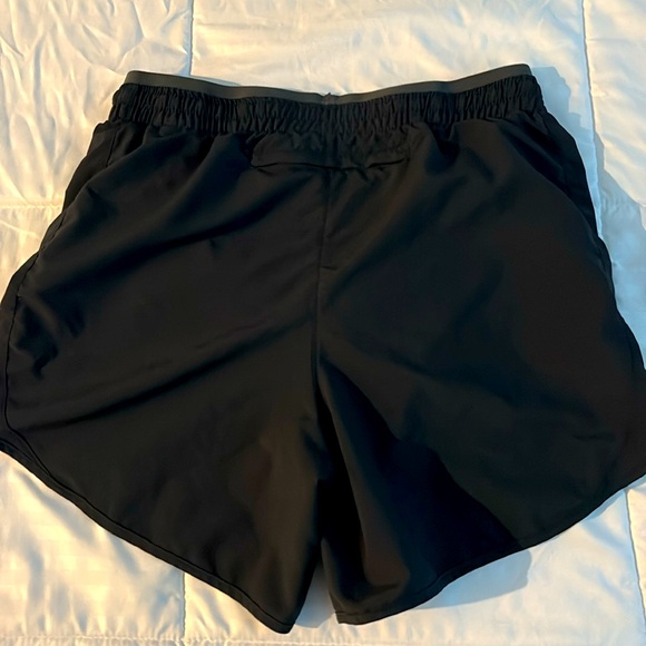 Nike Shorts size small - Picture 3 of 3